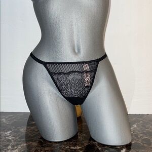Victoria’s Secret Very Sexy V-string Thong Panty Underwear. Size Medium.NWT